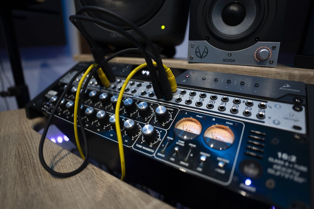 Serrano's Kitchen estudio mix and mastering